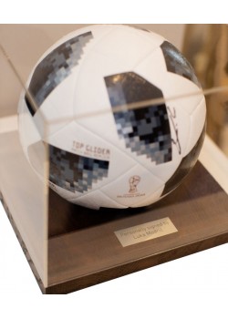 Футбольный мяч с автографом Луки Модрича
