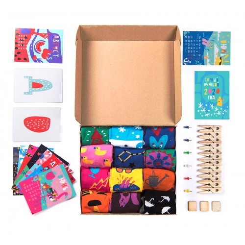 Подарочный набор '12 месяцев', 12 пар тематических носков и авторский календарь, белый